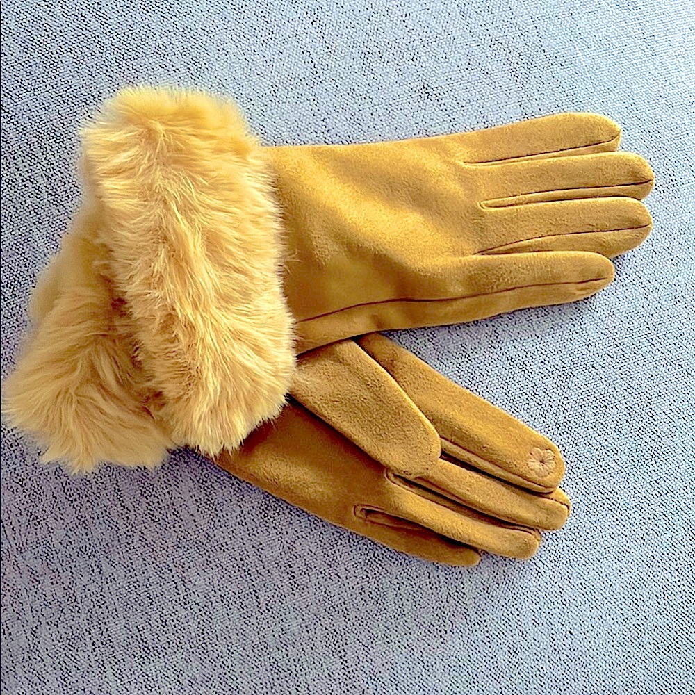 NWT Gold fur gloves touch screen faux suede new tag hanger warm faux fur cuffs